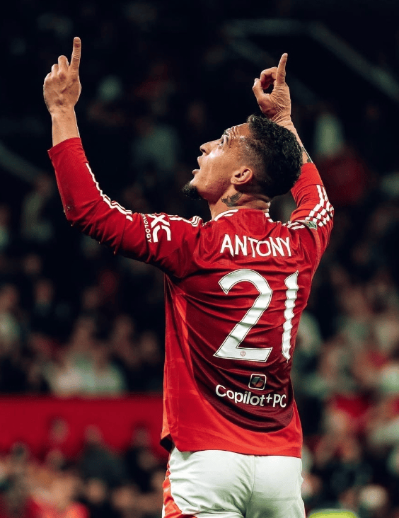 曼联抬价清洗安东尼！前教练直言：我当他是儿子，但绝不引进！